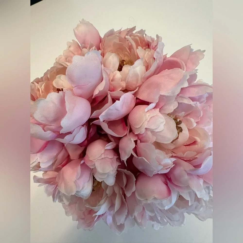 FAUX PINK PEONIES IN GLASS VASE‎